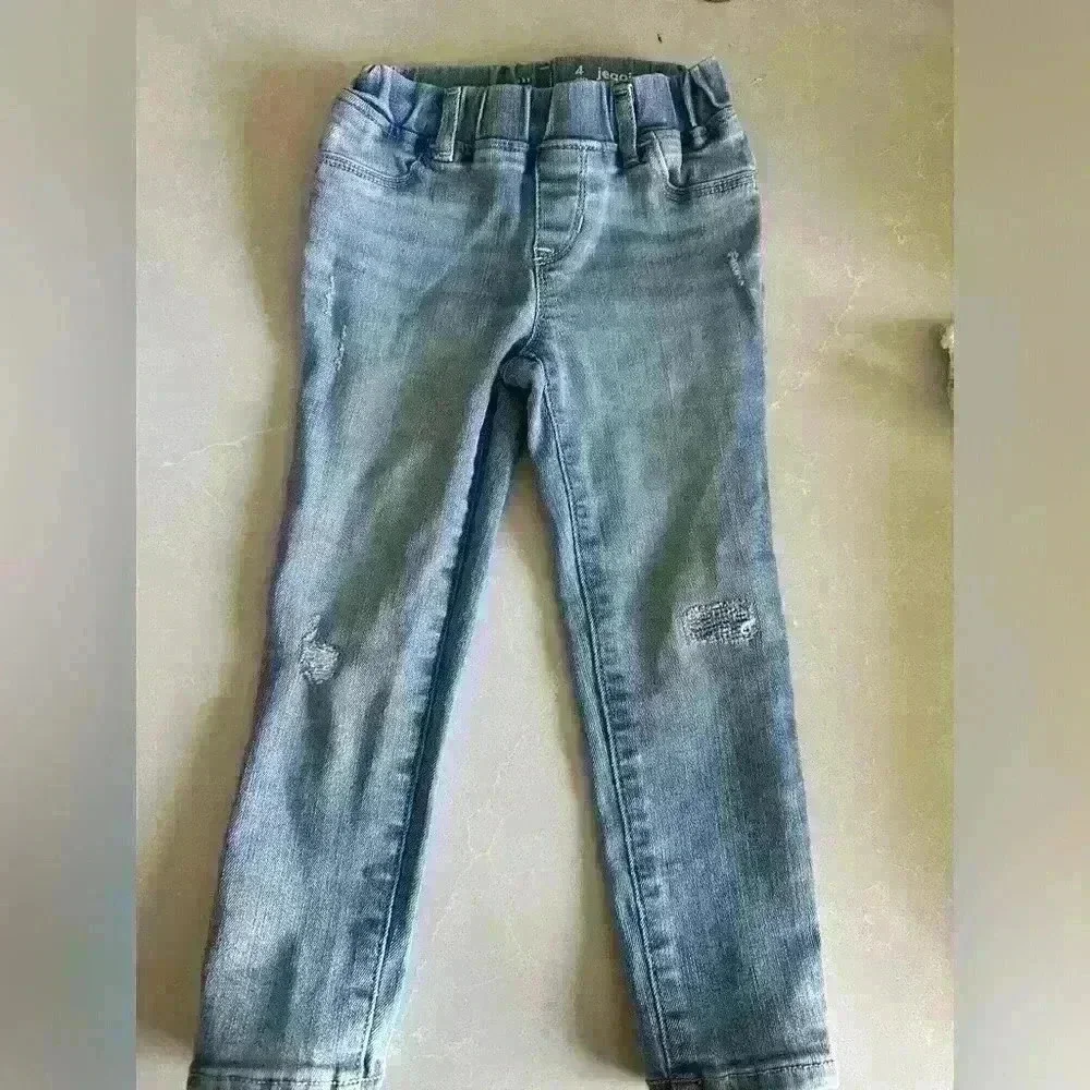 Girls jeggings jeans from GAP.
